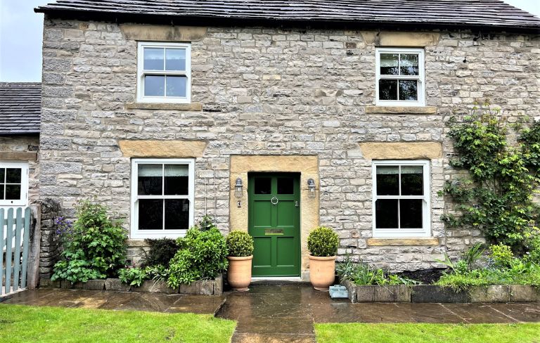 sash windows in red grandis